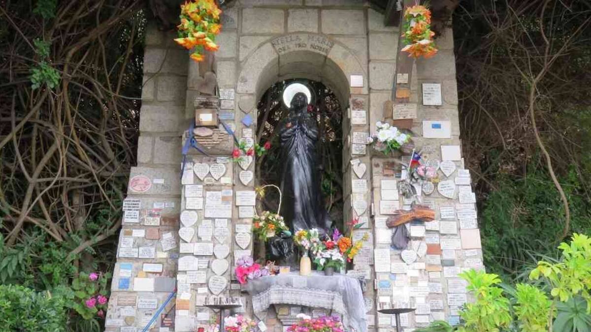Pastor evangélico desata polémica por foto sobre la Virgen Negra en Viña del Mar: acusan “acto de violencia”