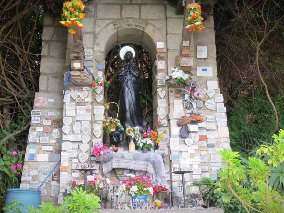 Pastor evangélico desata polémica por foto sobre la Virgen Negra en Viña del Mar: acusan “acto de violencia”