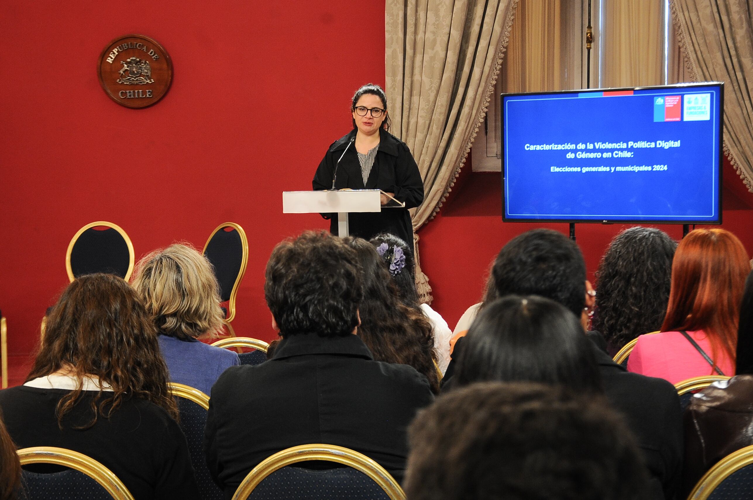 02 DE OCTUBRE DEL 2025 / SANTIAGOLa ministra de la Mujer, Antonia Orellana, presenta los resultados del primer estudio de Violencia Política Digital de Género, realizado por el ministerio en conjunto con la Universidad de Santiago.
FOTO: VICTOR HUENANTE / AGENCIAUNO