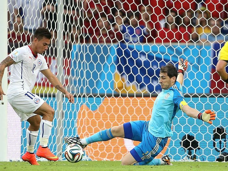 RIO DE JANEIRO, BRAZIL - JUNE 18: Eduardo Vargas of Chile scores a goal beating goalkeeper of Spain Iker Casillas during the 2014 FIFA World Cup Brazil Group B match between Spain and Chile at Estadio Maracana on June 18, 2014 in Rio de Janeiro, Brazil. (Photo by Jean Catuffe/Getty Images)