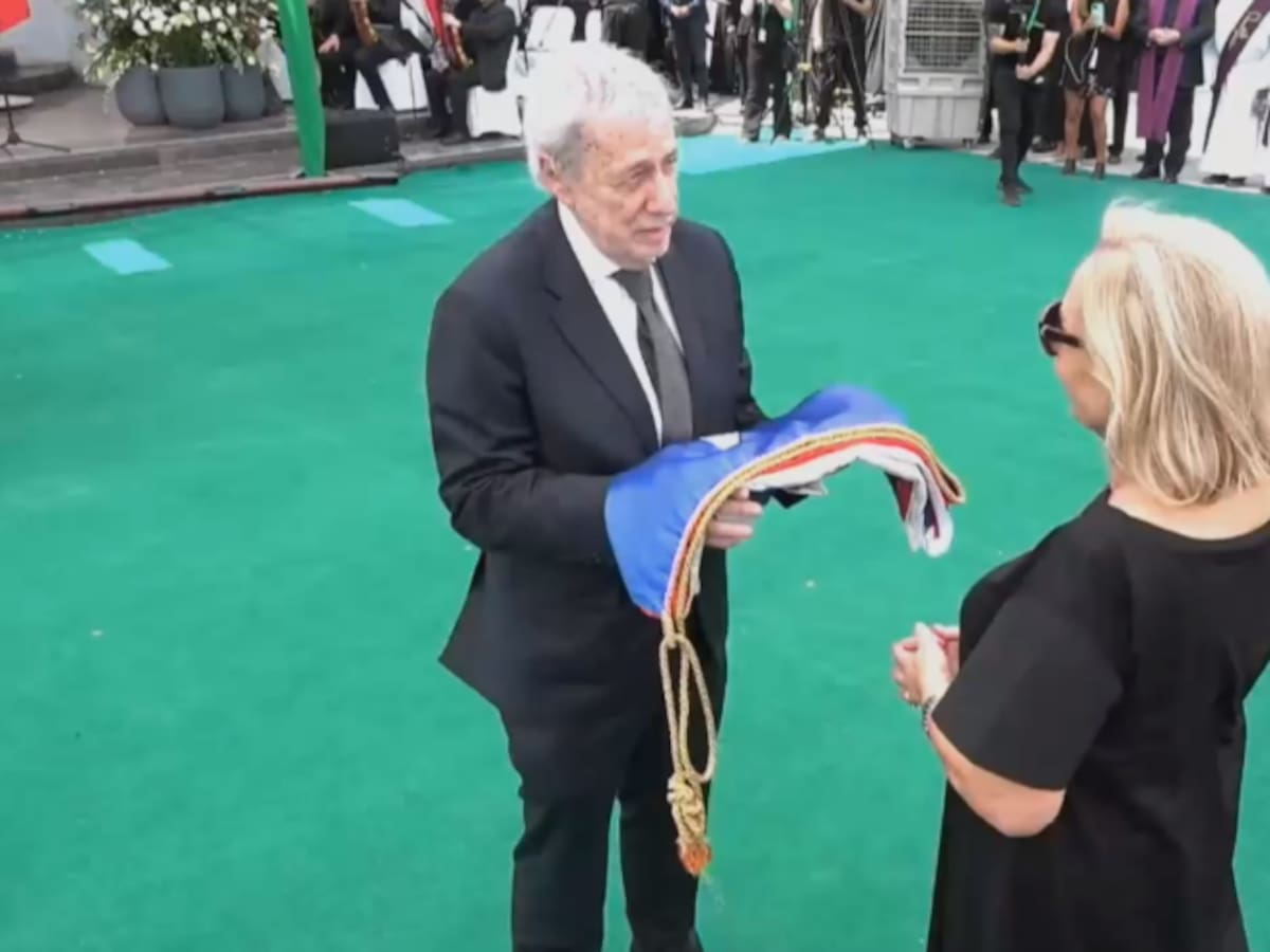Así culminó el funeral de Estado: la simbólica entrega de bandera que cubrió el féretro de Piñera a su viuda Cecilia Morel