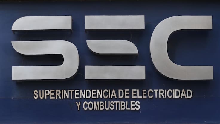 Poste estaba “colgado” a la red eléctrica: SEC formula cargos a Cerro Navia por muerte de hombre electrocutado