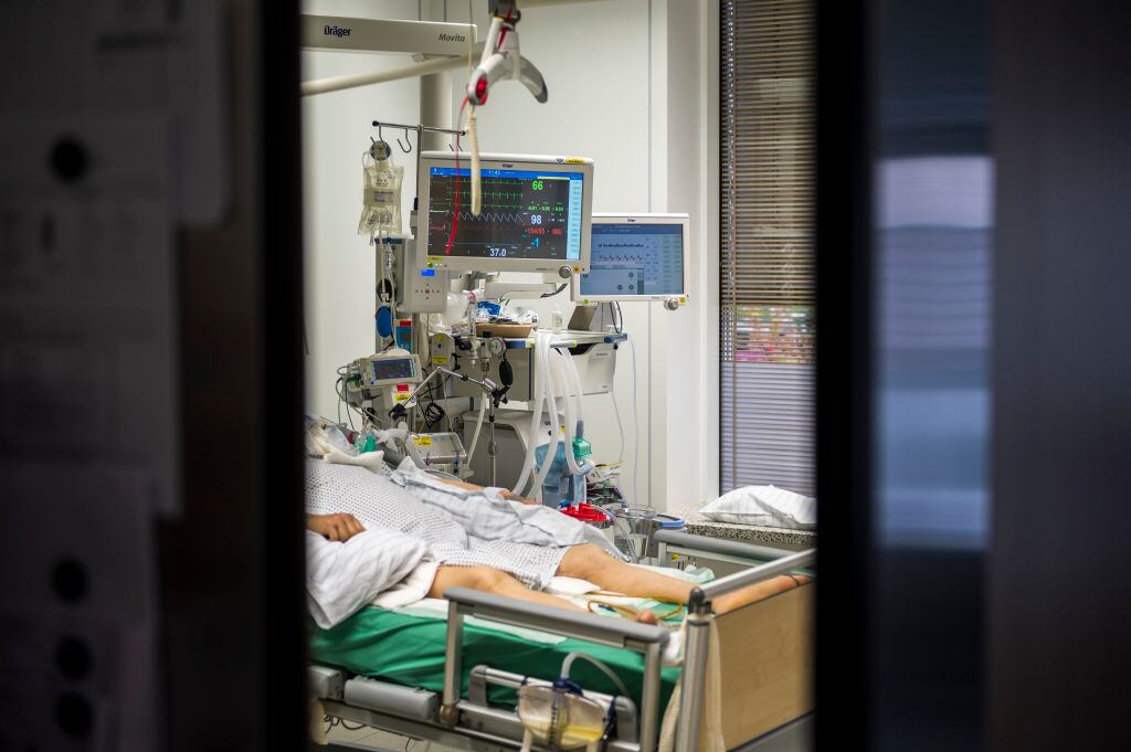 Paciente con Covid-19 conectado a ventilador en hospital de Alemania