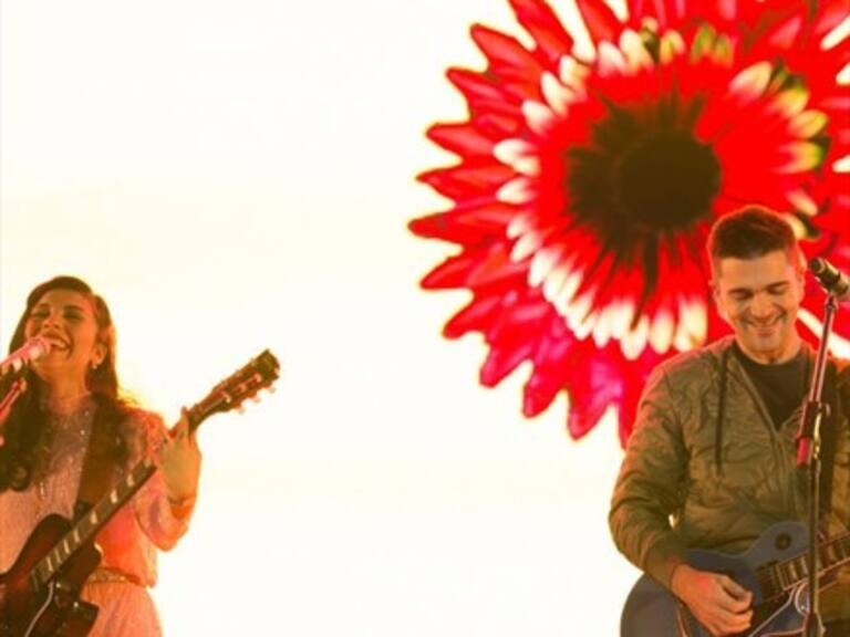 Los elogios de Juanes para Mon Laferte: «Soy tu fan hasta la muerte»