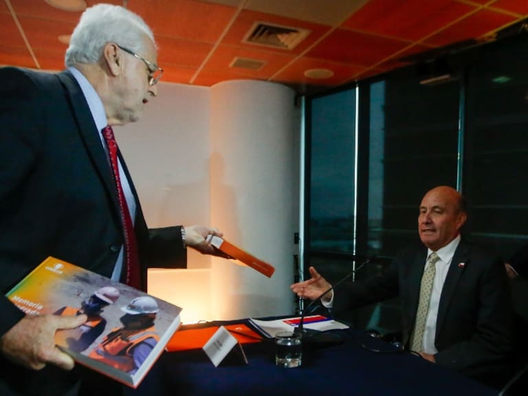 ¿Autoelogio o recuperación? El tenso cruce entre Jorge Quiroz y Máximo Pacheco en la junta de accionistas de Codelco