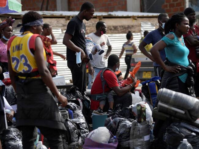 Migrantes haitianos esperan en Colombia para llegar a Panamá