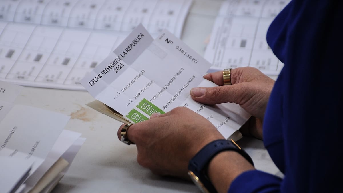 Fact check en Elecciones 2025: marcar dos opciones en la papeleta no duplica el sufragio, sino que anula el voto