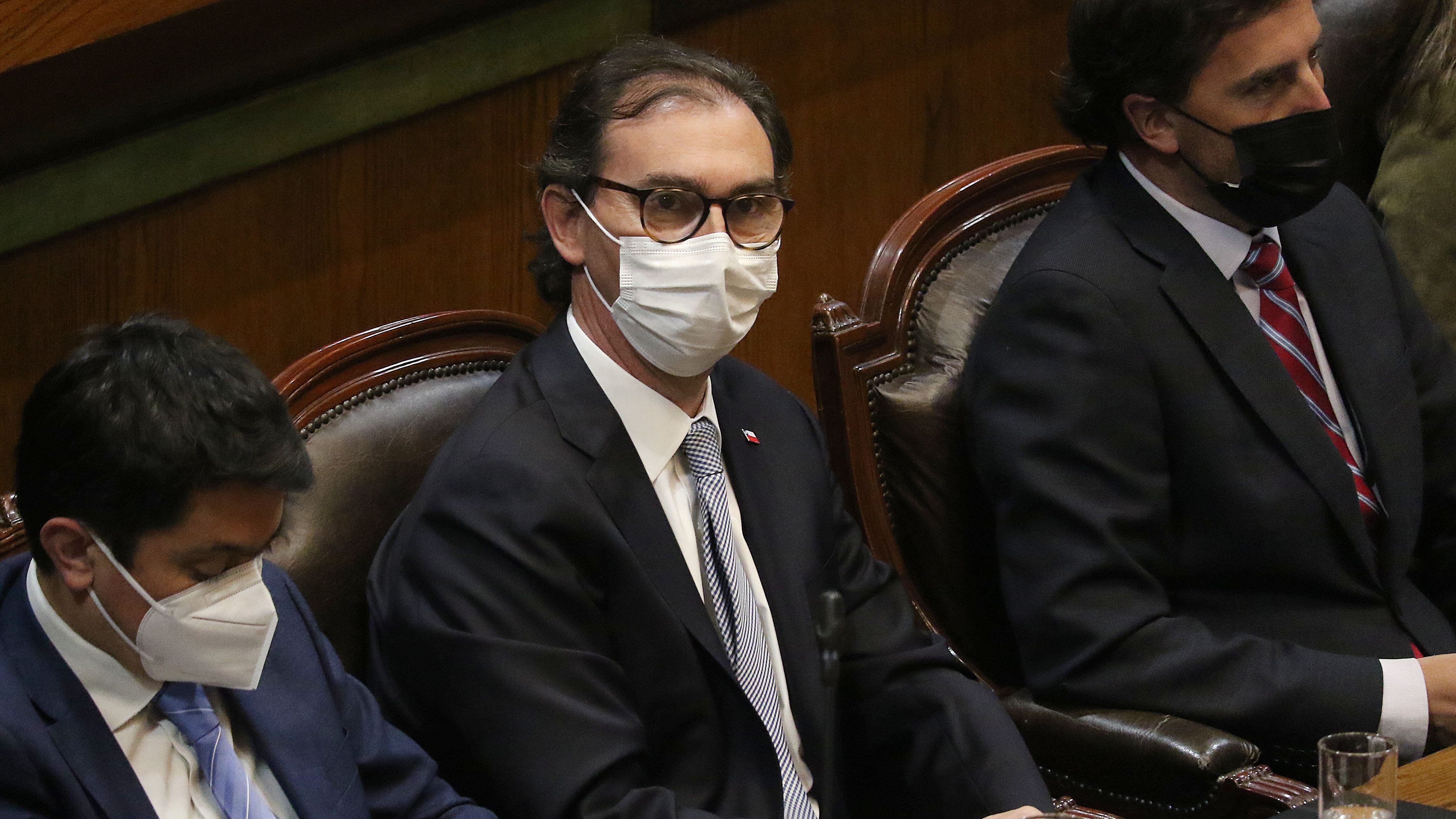 Cámara rechazó acusación constitucional contra ministro de Educación, Raúl Figueroa