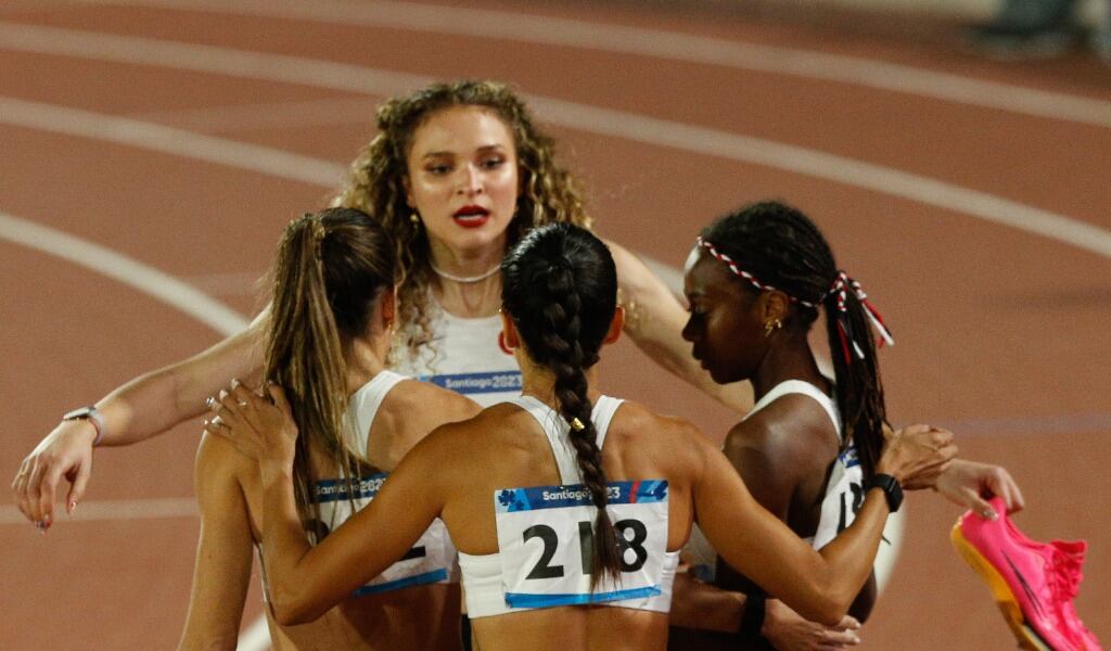 "Ximena Restrepo me garabateó; trató de influir...": Madre de Martina Weil es apuntada por jefe del área de velocidad del atletismo chileno
