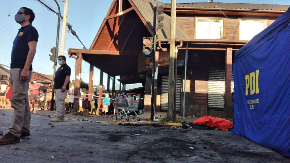 05 DE FEBRERO DE 2021 / PANGUIPULLICarabinero da muerte con varios tiros a joven malabarista tras un enfrentamiento ocurrido en el centro de la ciudad tras un control de identidad.
FOTO: AGENCIAUNO