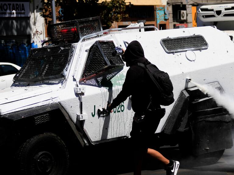 11 de Marzo 2022 / SANTIAGOManifestación estudiantil en las afueras de metro república, por motivo del cambio de mando.
FOTO: DOMINGA TRINIDAD LARA / AGENCIAUNO