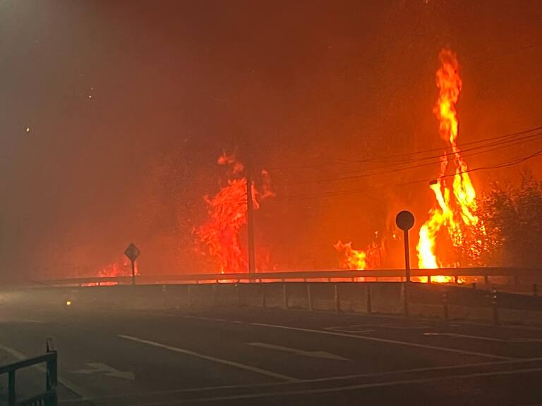 Vecino de Lirquén relata cómo el fuego arrasó su barrio y dejó una escena “aterradora”