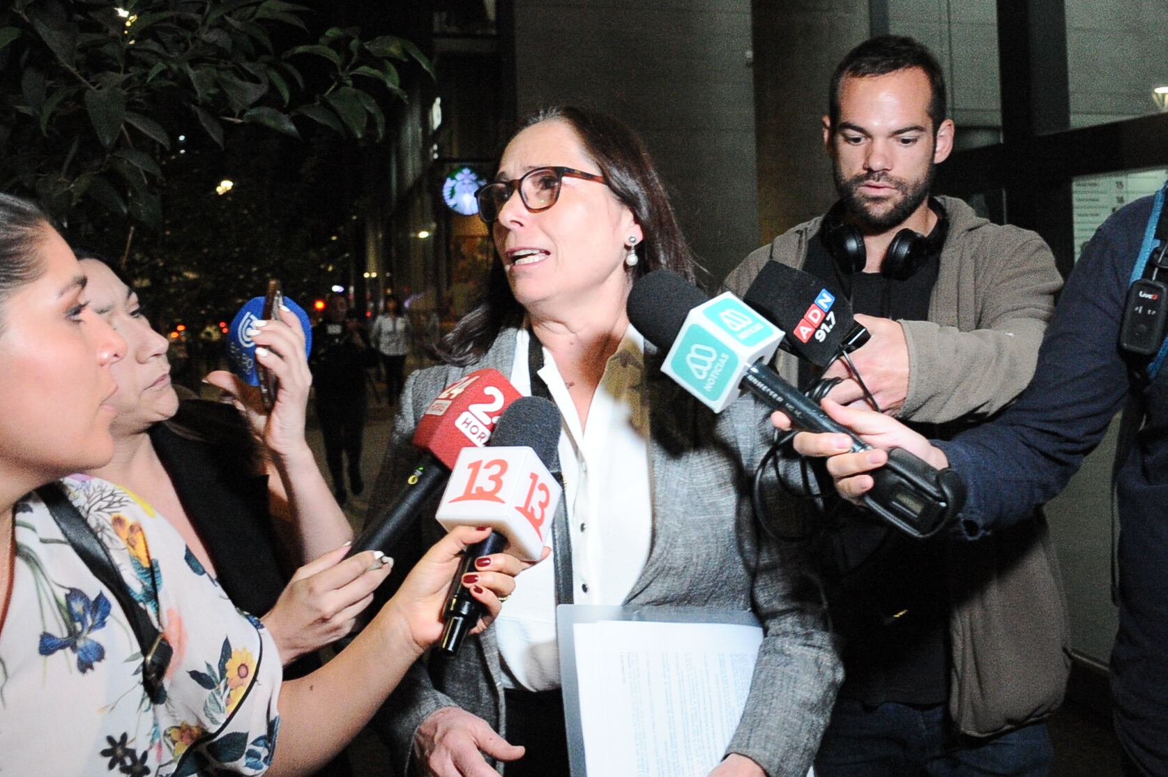 18 DE ABRIL DEL 2024 / SANTIAGO
La ex jefa nacional del Programa de Asentamientos Precarios del Ministerio de Vivienda, Verónica Serrano, prestó declaración ante la Fiscalia Nacional, sede Catedral.
FOTO: VICTOR HUENANTE / AGENCIAUNO