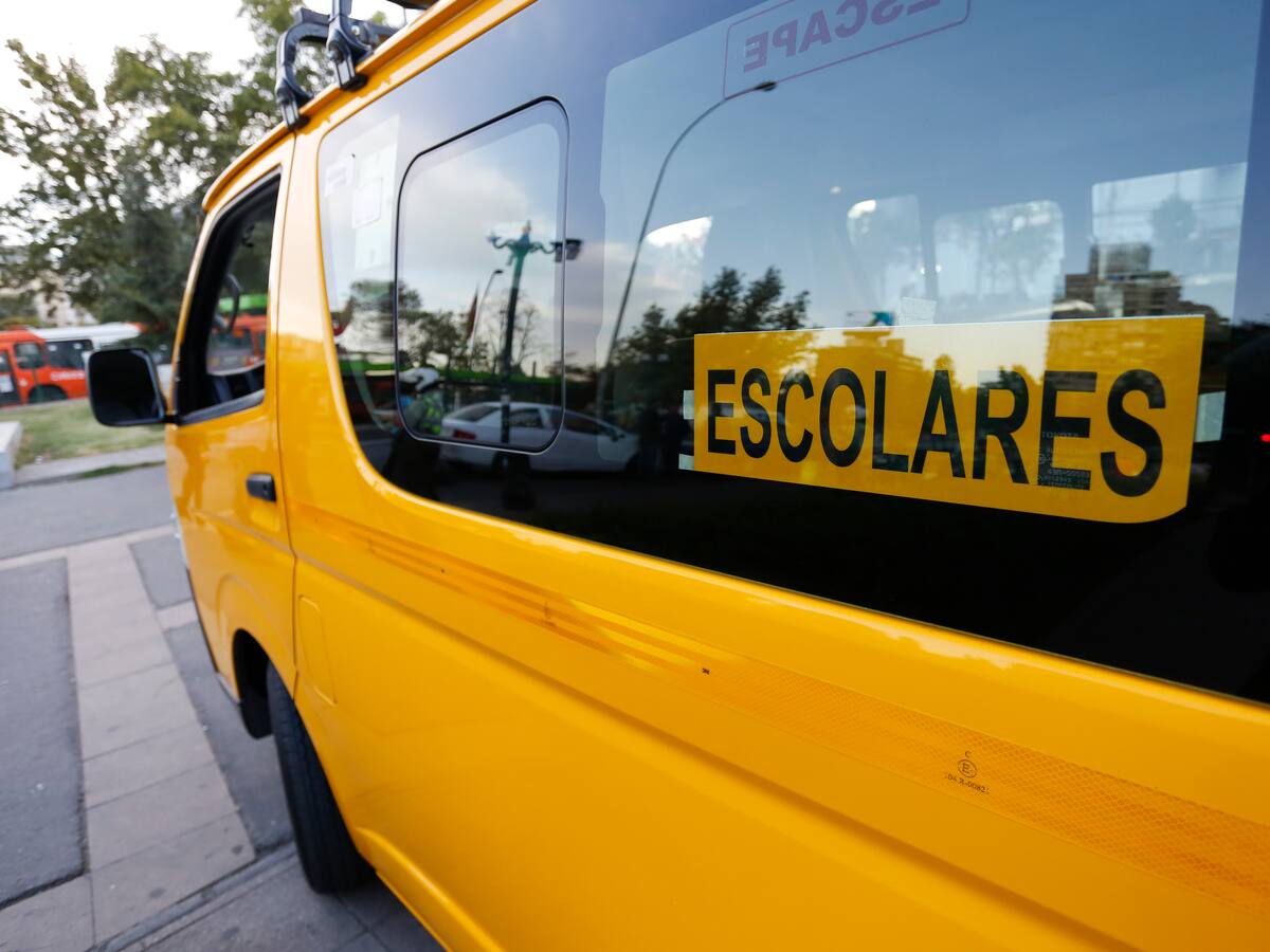 Detienen a adolescente que lideraba banda que utilizaba furgón escolar para cometer delitos en Santiago