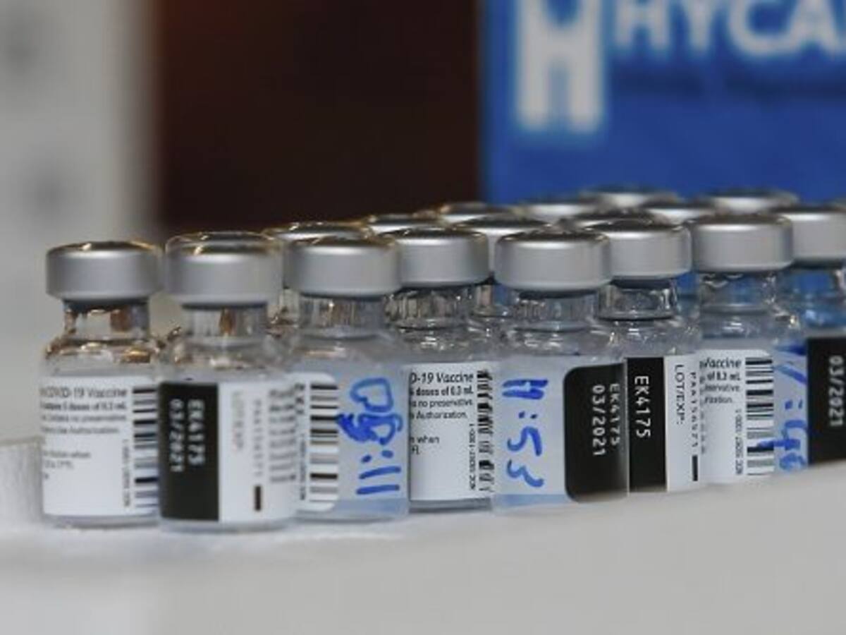 La ruta de la vacuna: Así viaja y se conserva el medicamento de Pfizer que este jueves llega a Chile