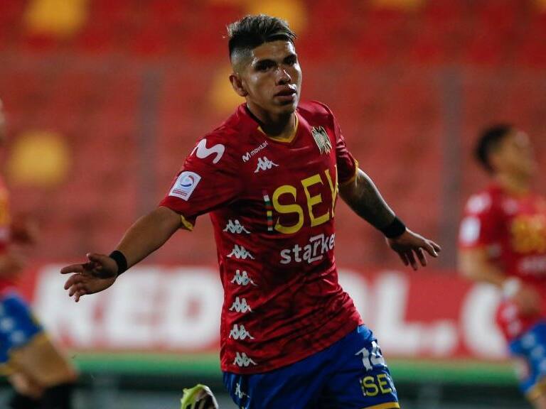 8 de Septiembre del 2020/SantiagoCarlos Palacios(c) anota un gol yes anulado por el VAR ,durante el partido valido por la Décima fecha del Campeonato Nacional AFP PlanVital 2020, entre Union Española vs Santiago Wanderers, disputado en el estadio Santa Laura.
FOTO:FRANCISCO LONGA/AGENCIAUNO