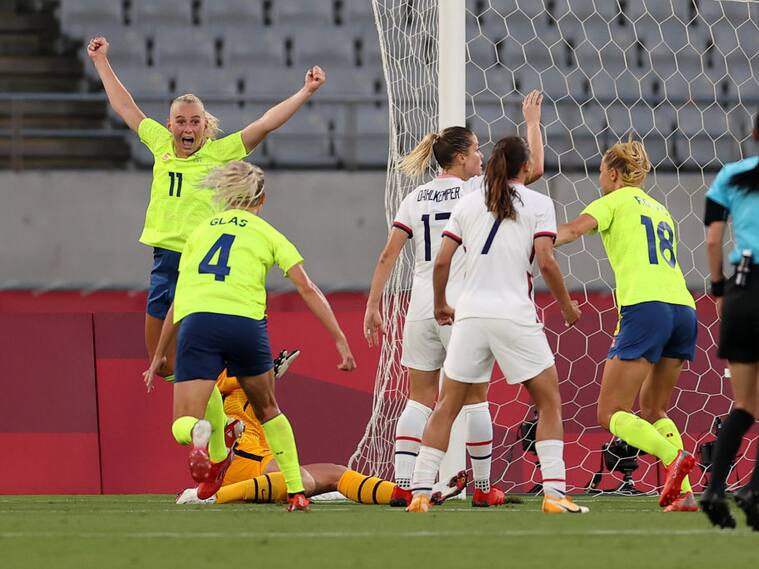 Stina Blackstenius celebra su segundo tanto ante EEUU en los JJOO de Tokio