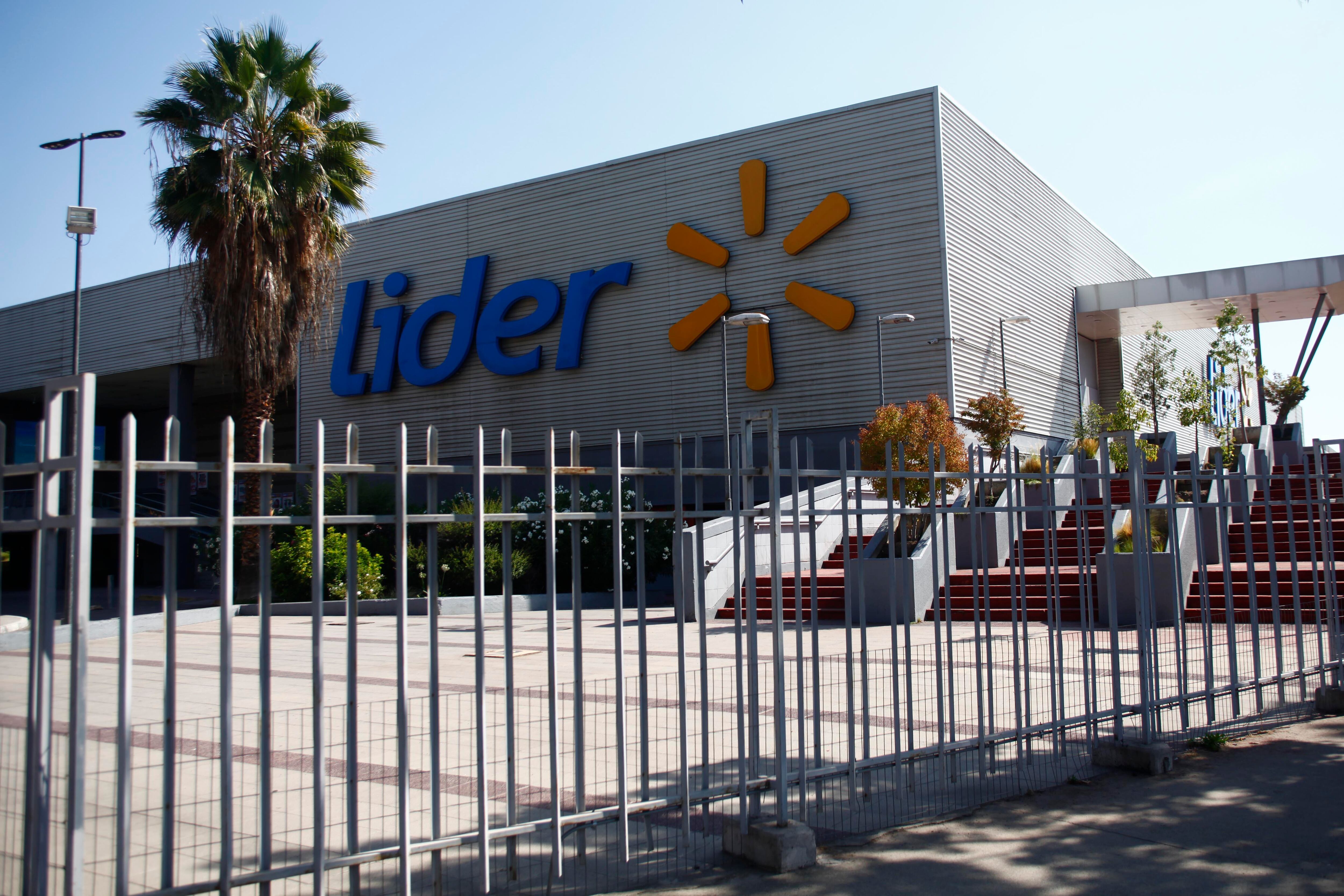 Walmart cierra dos supermercados en la Región Metropolitana: ¿Cuáles son las razones?