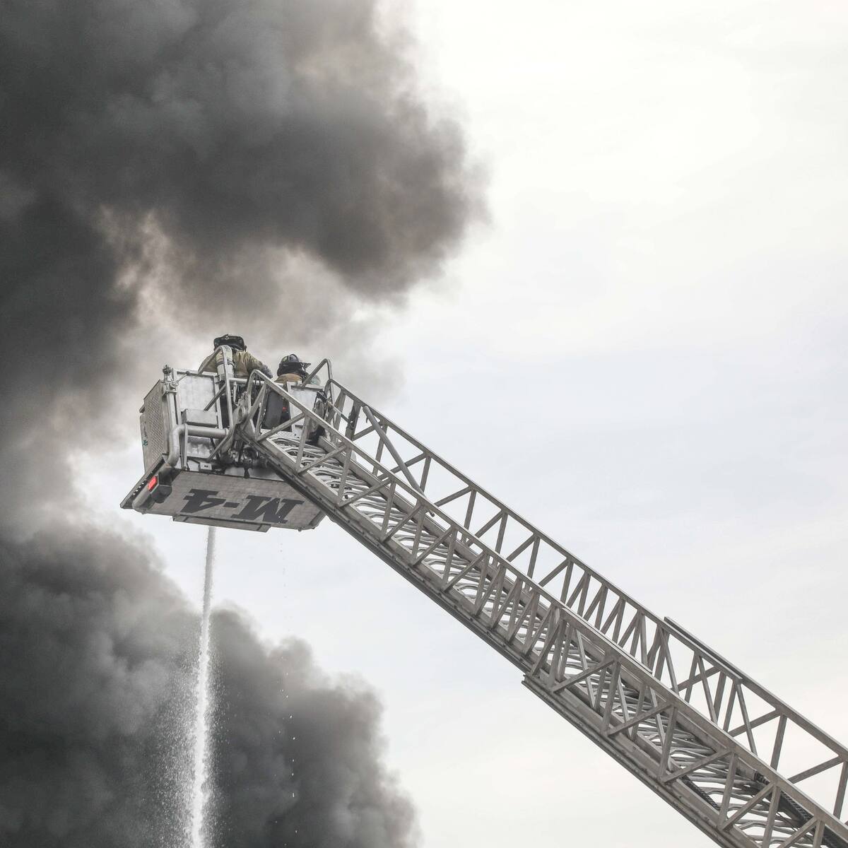 Llamas de más de 10 metros y posible intencionalidad: qué se sabe del descontrolado incendio en Cerrillos