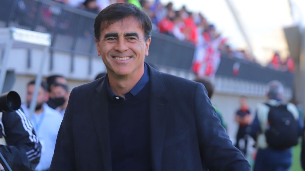 Gustavo Quinteros no quiere pensar en un eventual título ante la UC: "El objetivo es mantener o alargar la ventaja, no pensar en otra cosa"