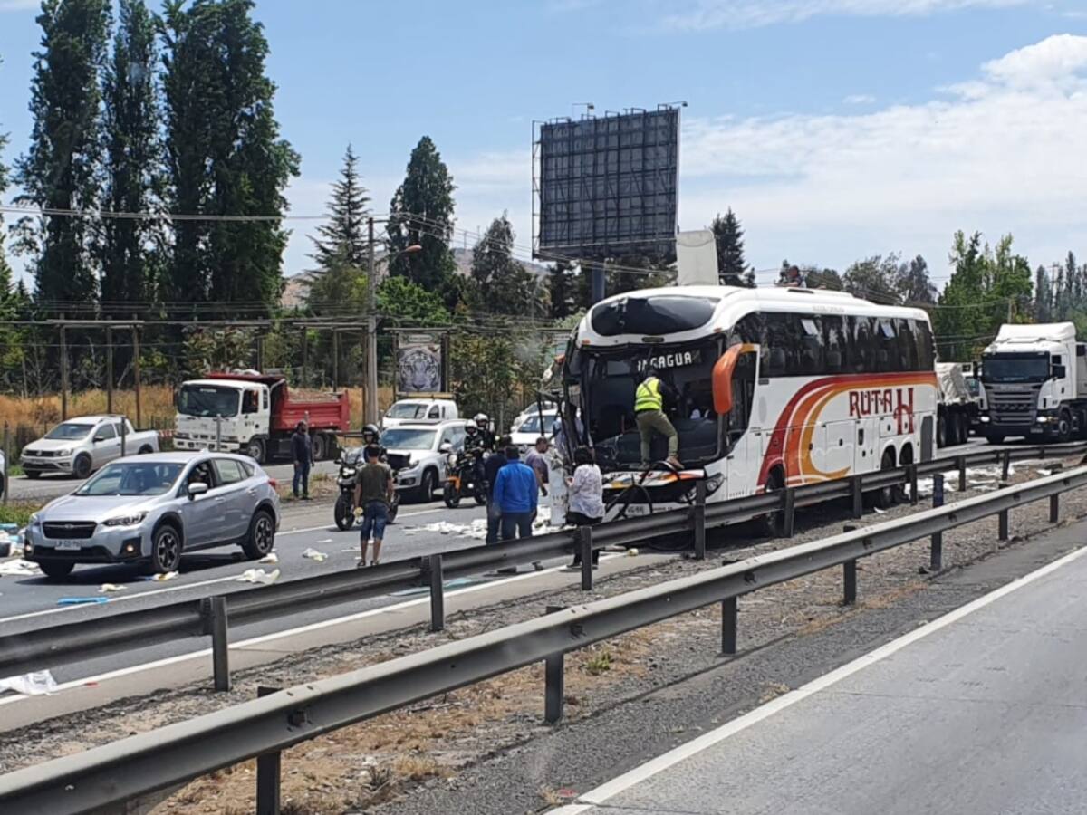 Violento accidente de tránsito en Ruta 5 Sur, a la altura de Buin Zoo, deja varias personas lesionadas