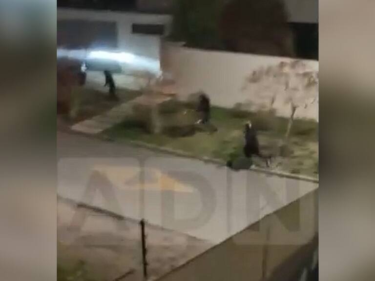 Vecinos frustran robo a residencia en La Reina: WhatsApp comunitario permitió amedrentar a los ladrones