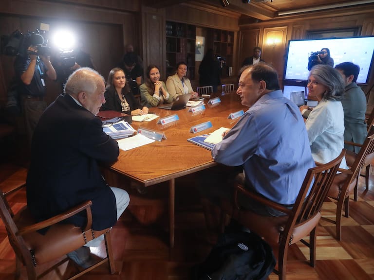 Reunión bilateral Minstro Montes y Poduje