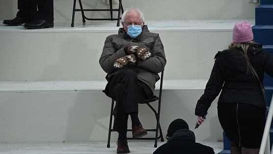 se agotaron los mitones de bernie sanders