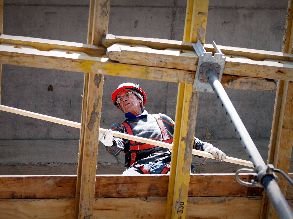 Importante constructora chilena vive profunda crisis financiera: ya despidió a la mitad del personal