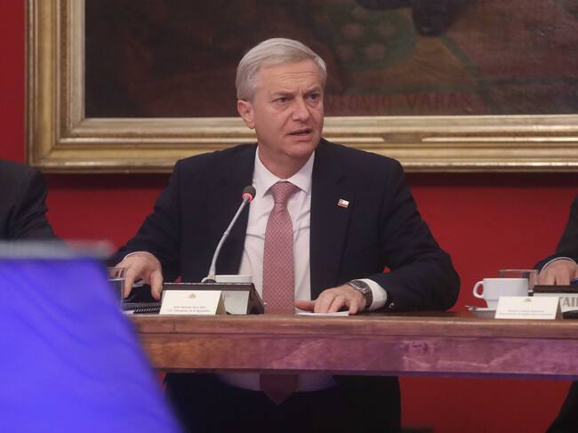 20 de julio de 2026 / SANTIAGO
El Presidente de la República, José Antonio Kast, encabeza el sexto Consejo de Gabinete, que se realiza en el Salon Montt Varas del Palacio de La Moneda.
FOTO: SEBASTIÁN BELTRÁN GAETE /AGENCIAUNO