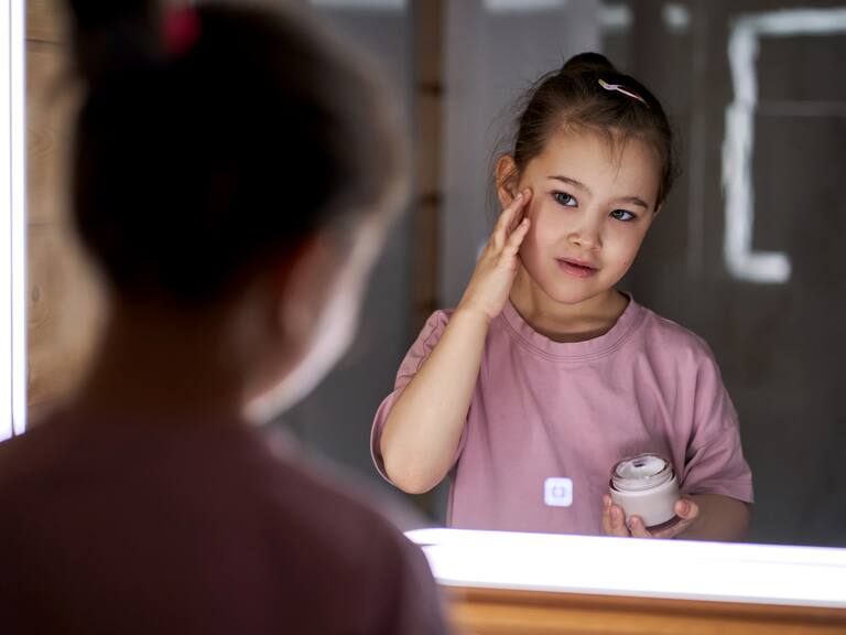 Cosméticos en niños y niñas