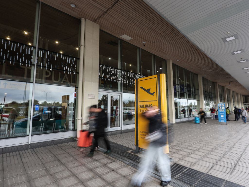 Evacúan aeropuerto El Tepual de Puerto Montt tras amenaza de bomba: procedimiento concluyó sin hallazgos