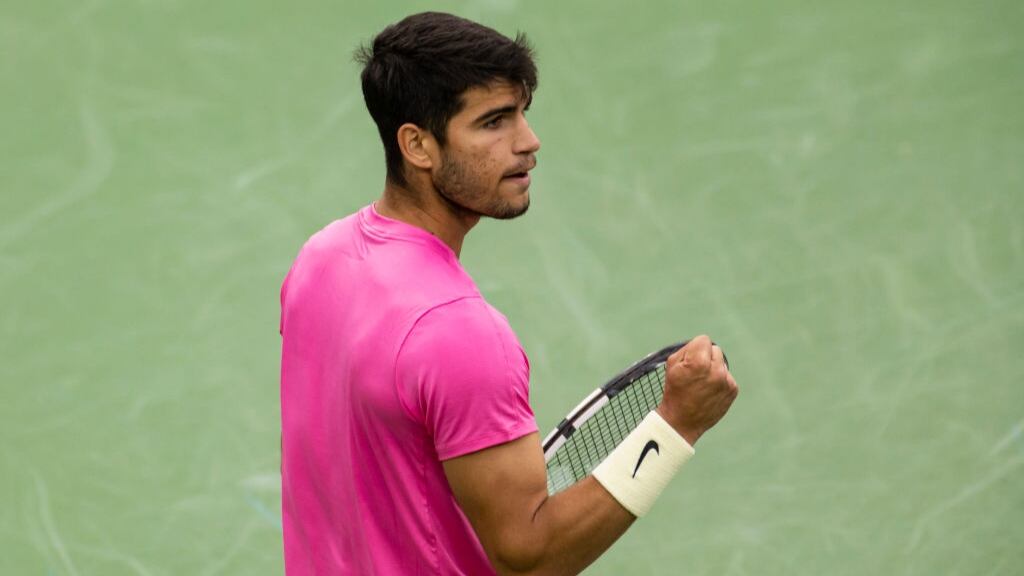 Carlos Alcaraz recupera el número 1 del mundo al ganar Indian Wells luego de aplastar a Daniil Medvedev