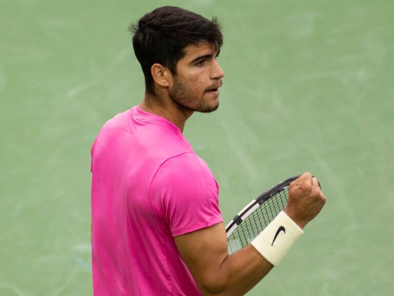 Carlos Alcaraz recupera el número 1 del mundo al ganar Indian Wells luego de aplastar a Daniil Medvedev