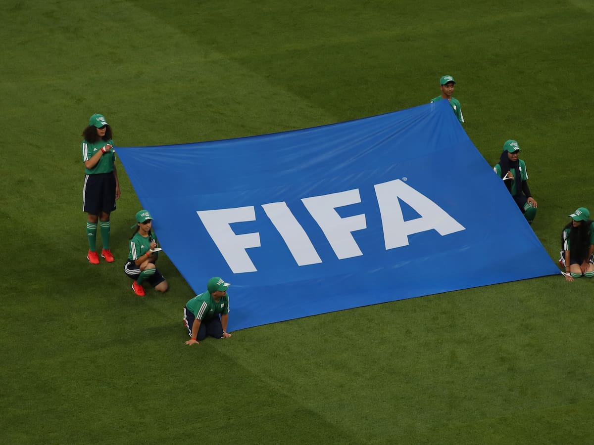 Fundación FIFA salió en ayuda del fútbol ucraniano y entregó cargamento con material médico
