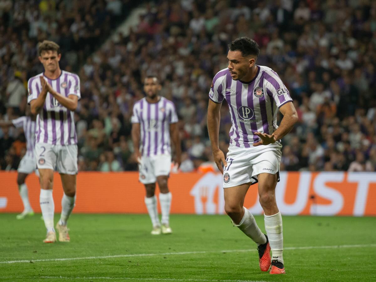 Gabriel Suazo fue titular: Toulouse iguala ante Royal Union SG y complica su clasificación en la Europa League