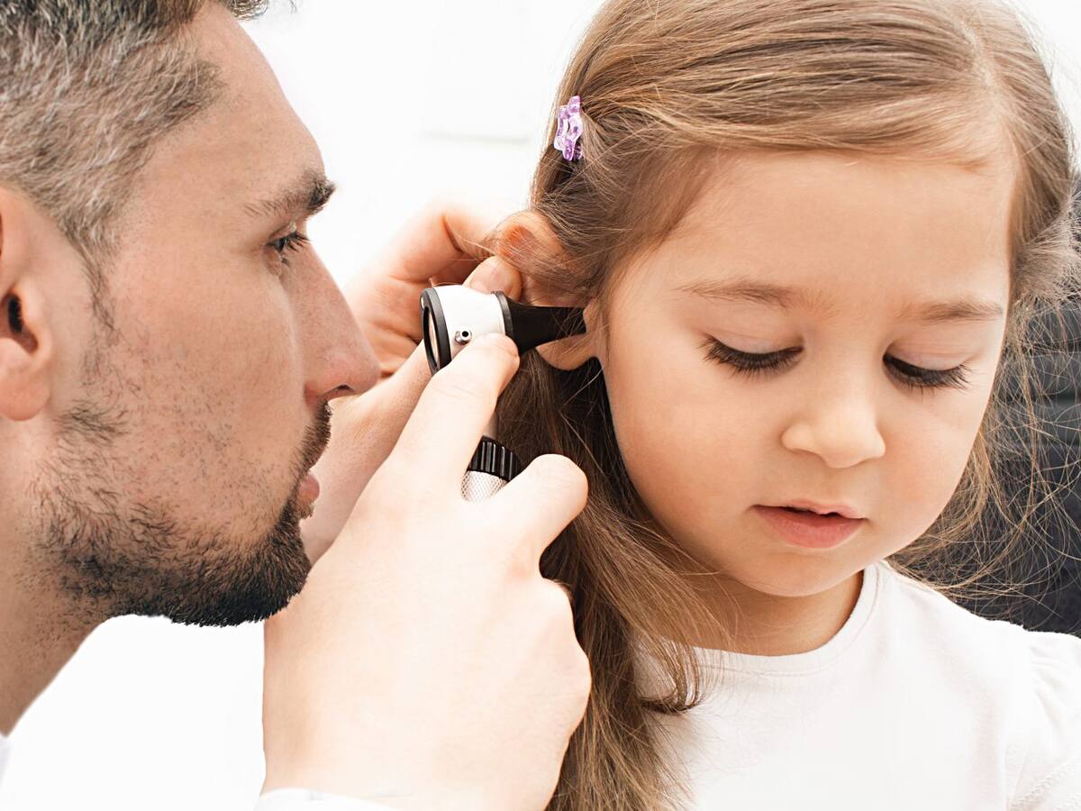 Fonoaudióloga entrega útiles consejos para prevenir la «otitis del nadador» durante este verano