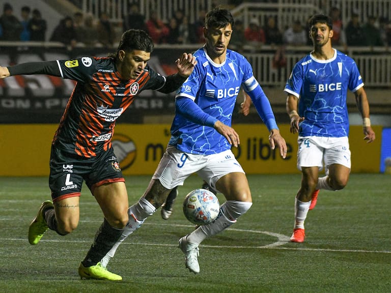 Zampedri enciende alarmas en la UC de cara a la Copa Libertadores: sale lesionado del duelo ante Deportes Limache