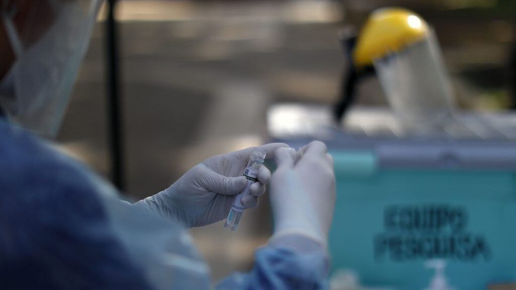28 de Abril de 2021/SANTIAGO Vista de un insumo medico antes de realizar un test de PCR a una persona en calle Eleuterio Ramirez con Paseo Bulnes en el Centro de Santiago.
FOTO: CRISTOBAL ESCOBAR/AGENCIAUNO