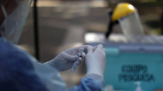 28 de Abril de 2021/SANTIAGO Vista de un insumo medico antes de realizar un test de PCR a una persona en calle Eleuterio Ramirez con Paseo Bulnes en el Centro de Santiago.
FOTO: CRISTOBAL ESCOBAR/AGENCIAUNO