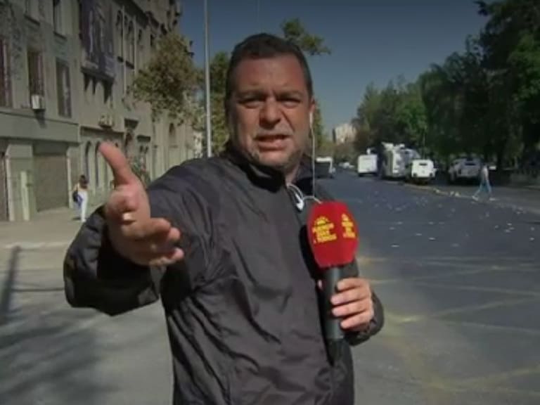 «Es una situación cobarde»: notero de «Buenos días a todos» es agredido en protestas en Alameda