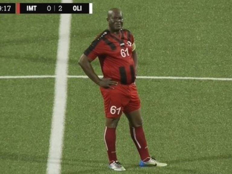 Ronnie Brunswijk debutó a los 60 años en la Liga de Concacaf