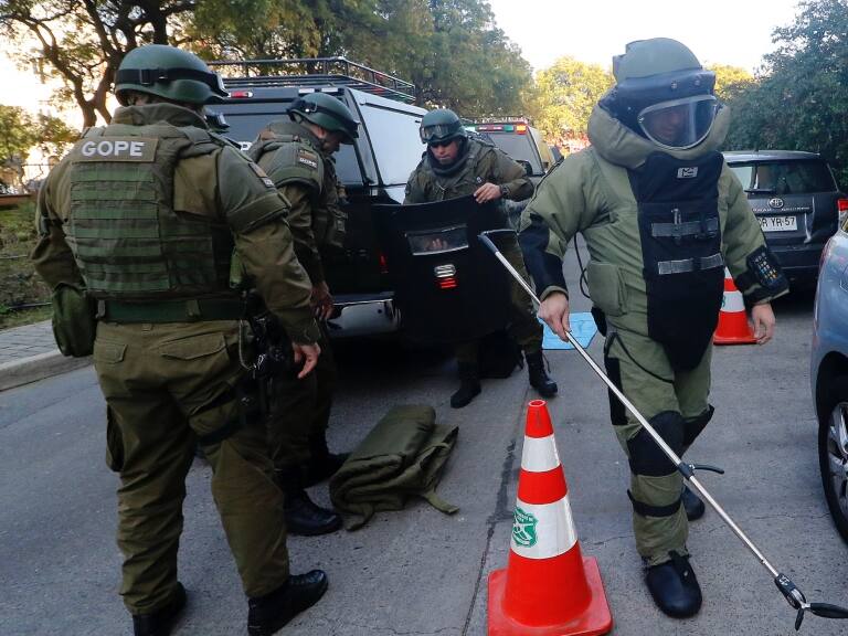 Por dejar artefacto explosivo de tipo militar en la vía pública: funcionario de seguridad municipal es detenido en La Florida