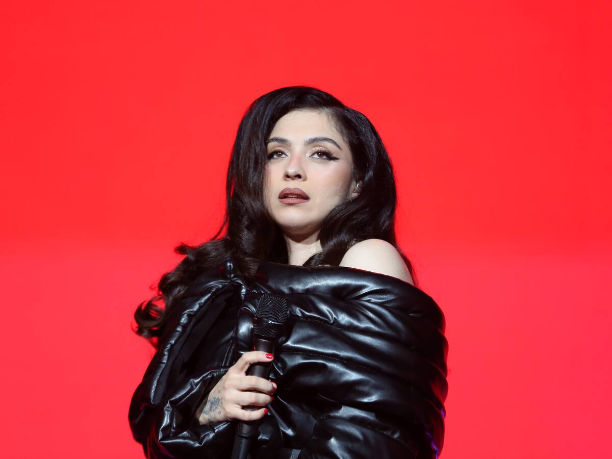 “¿Y el respeto a los artistas?”: Mon Laferte recibe ola de críticas por uso de IA