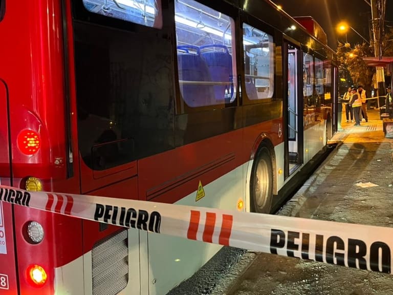 Un hombre muere apuñalado tras intentar evitar un robo dentro de un bus en Estación Central