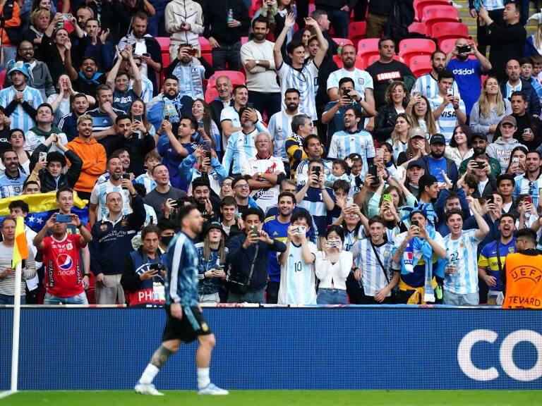 hinchas argentinos qatar