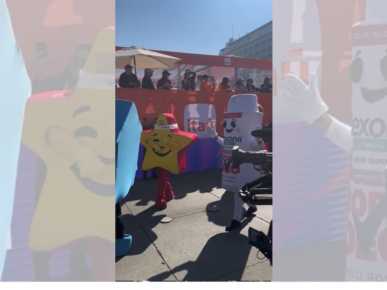 ¡Carrera de corpóreos en el Maratón de Santiago! Así fue el divertido momento y su ganador