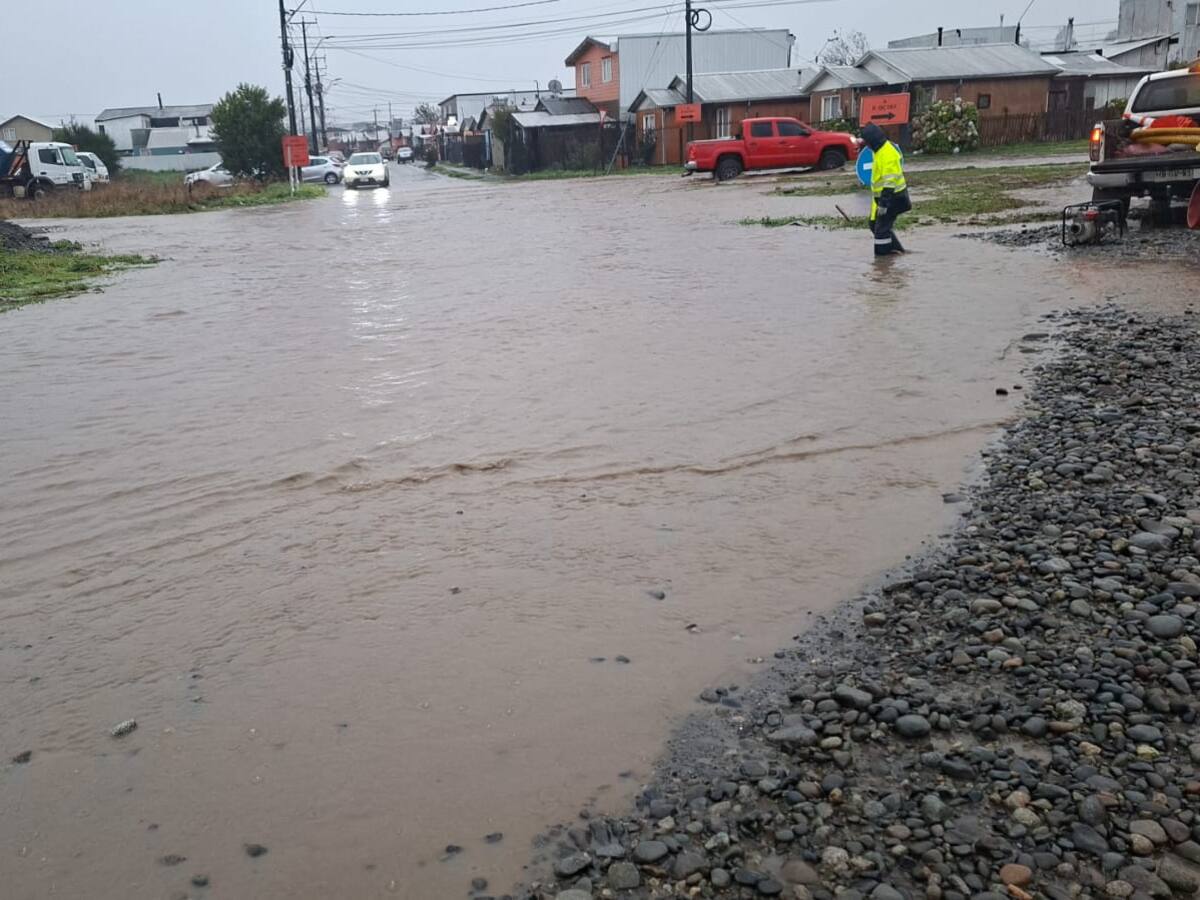 Intenso sistema frontal provoca inundaciones y emergencias en tres comunas de la región de Los Lagos