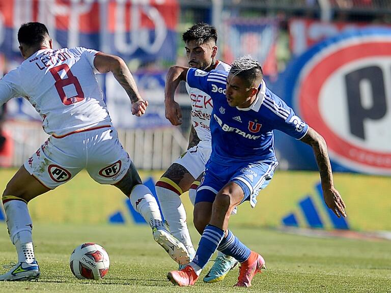 La U recibe multa por demoras de sus pasapelotas en la victoria ante Unión Española