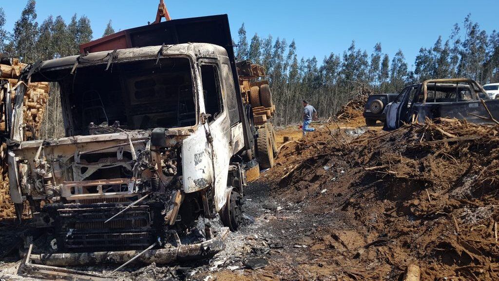 02 DE NOVIEMBRE 2020/ CARTAGENAAtaque incendiario se registró  en la comuna de Contulmo, Región del Biobío, un grupo de desconocidos quemó siete máquinas pertenecientes a la empresa forestal Buchoco. 
FOTO: PAOLA SANTIBAÑEZ / AGENCIAUNO